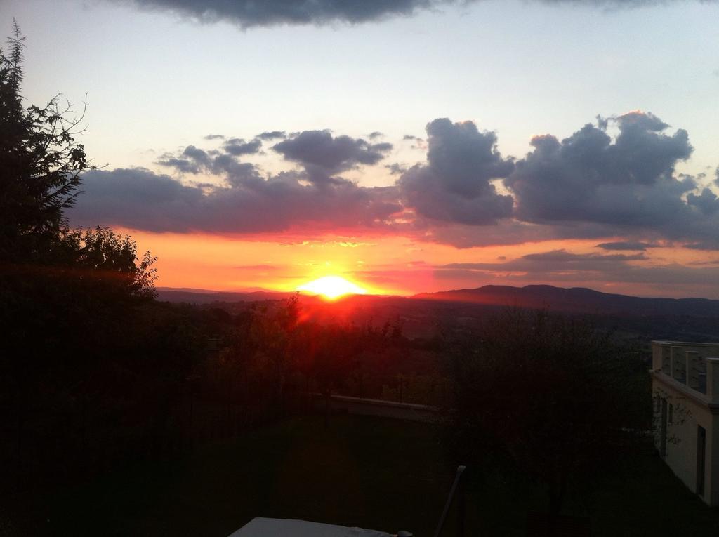 La Rocca Guest House & Spa Montefalco Exterior photo